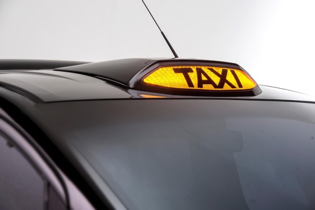 Nissan Black Taxi for London (1).jpg